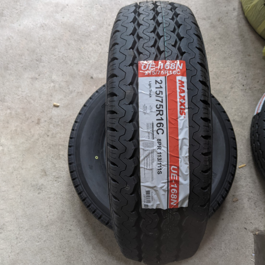 Maxxis 215/75R16C UE168 - CÁI